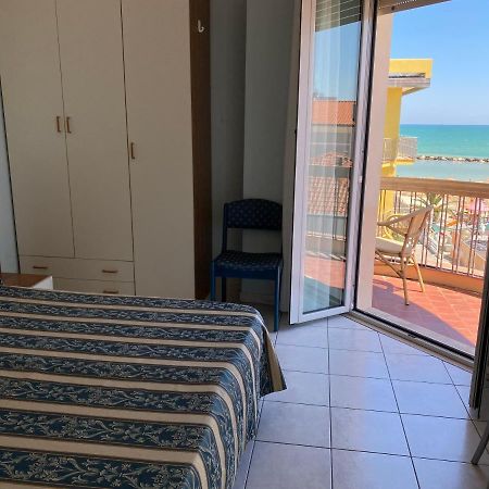 Hotel Acapulco Viserbella di Rimini Bagian luar foto