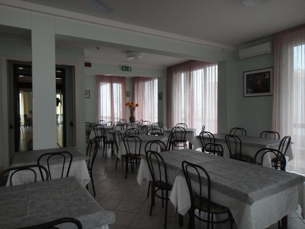 Hotel Acapulco Viserbella di Rimini Bagian luar foto