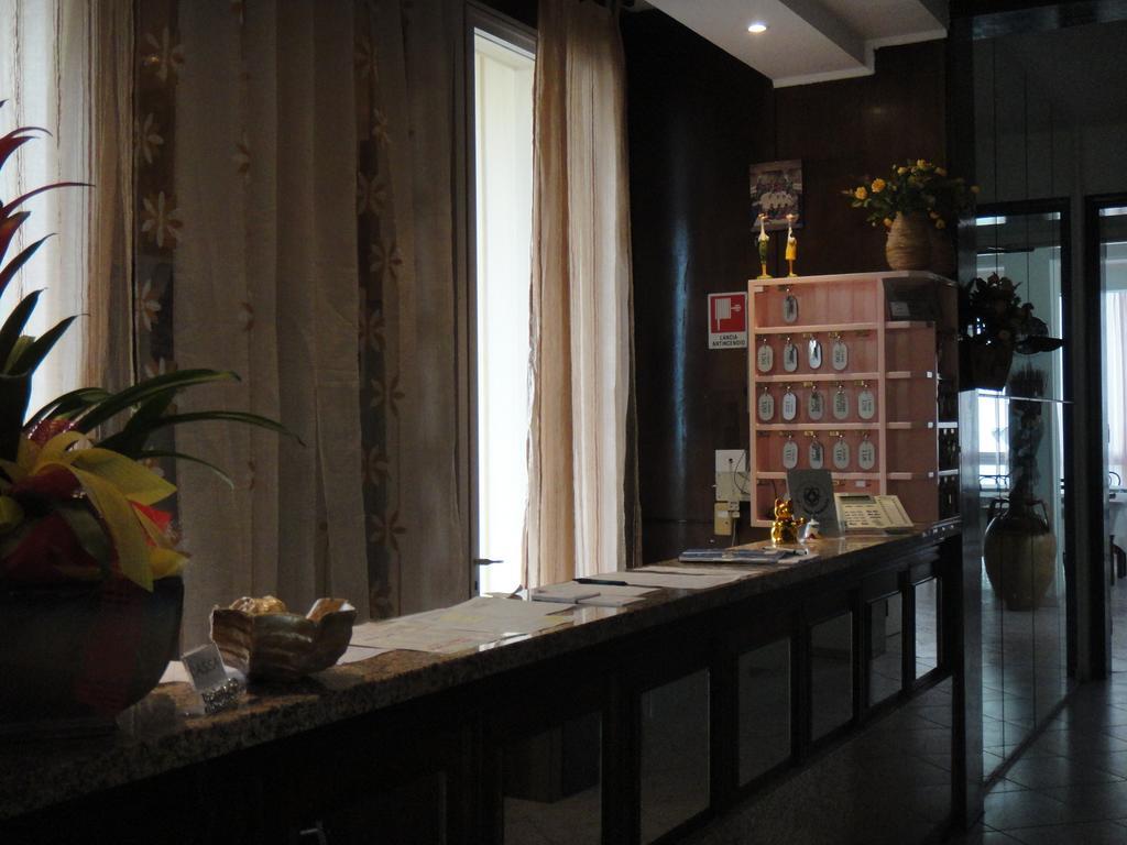 Hotel Acapulco Viserbella di Rimini Bagian luar foto