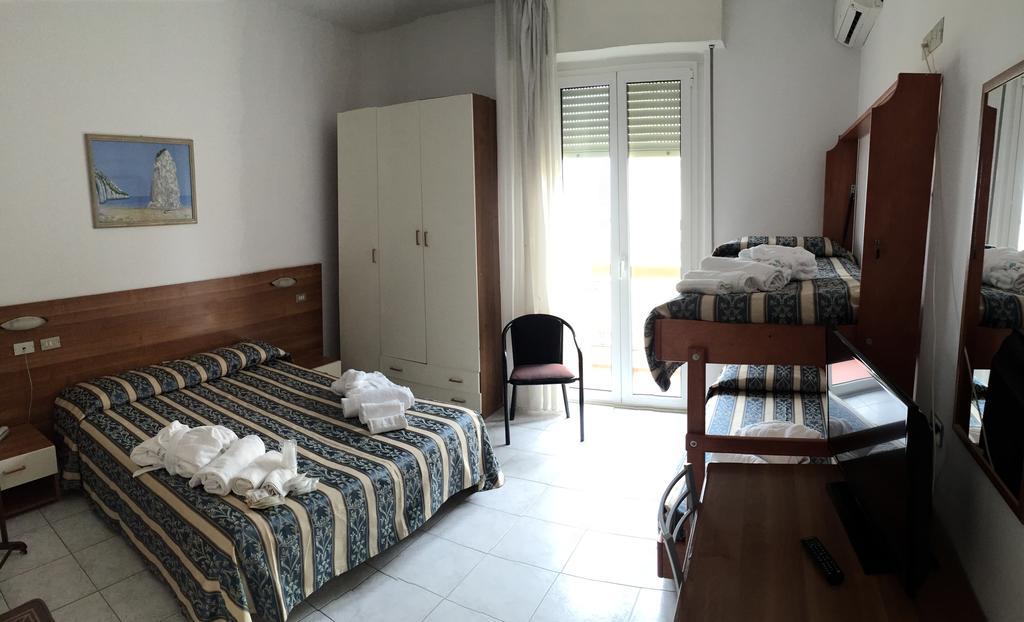 Hotel Acapulco Viserbella di Rimini Bagian luar foto