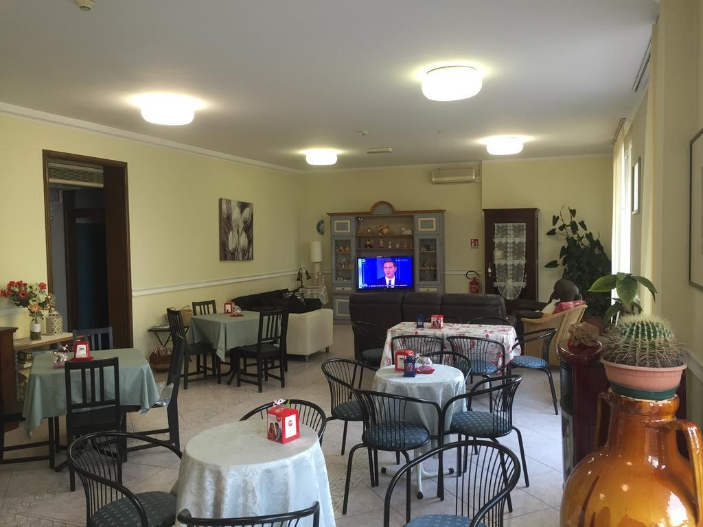Hotel Acapulco Viserbella di Rimini Bagian luar foto