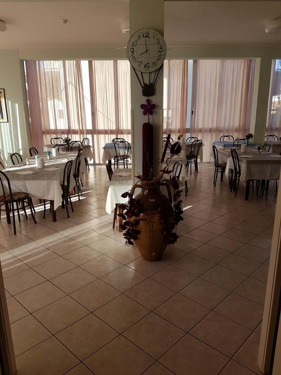 Hotel Acapulco Viserbella di Rimini Bagian luar foto
