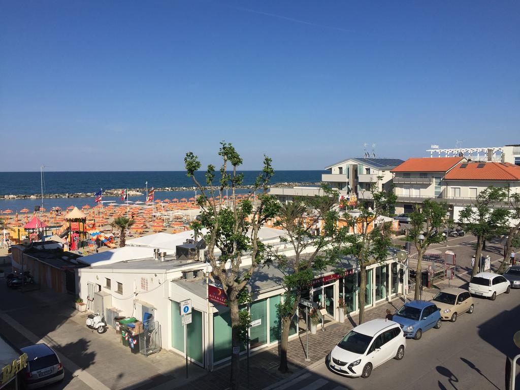 Hotel Acapulco Viserbella di Rimini Bagian luar foto