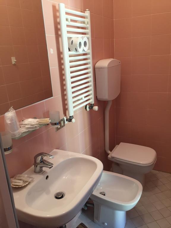 Hotel Acapulco Viserbella di Rimini Bagian luar foto