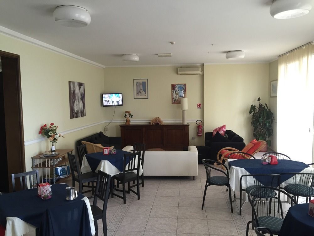 Hotel Acapulco Viserbella di Rimini Bagian luar foto