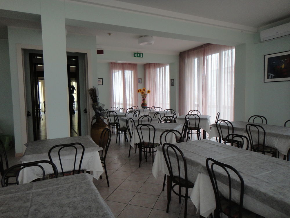 Hotel Acapulco Viserbella di Rimini Bagian luar foto