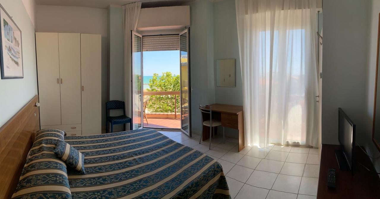 Hotel Acapulco Viserbella di Rimini Bagian luar foto