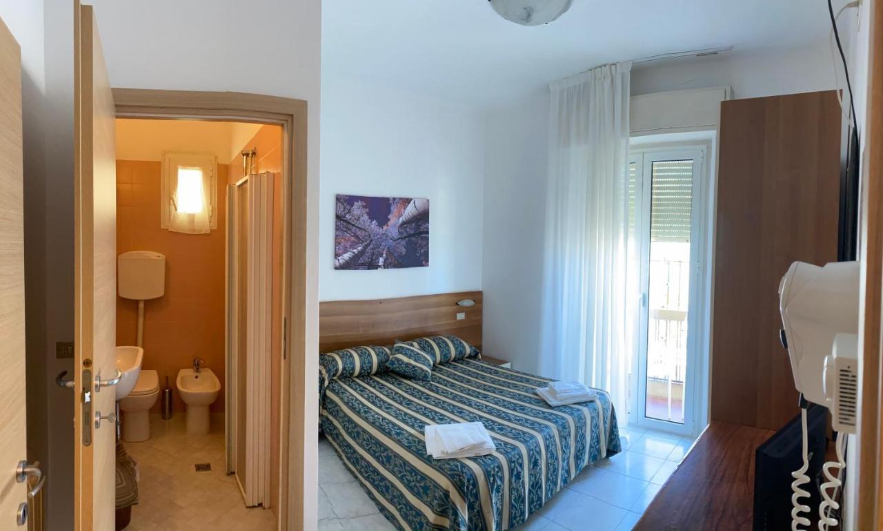 Hotel Acapulco Viserbella di Rimini Bagian luar foto