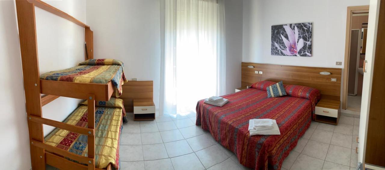 Hotel Acapulco Viserbella di Rimini Bagian luar foto